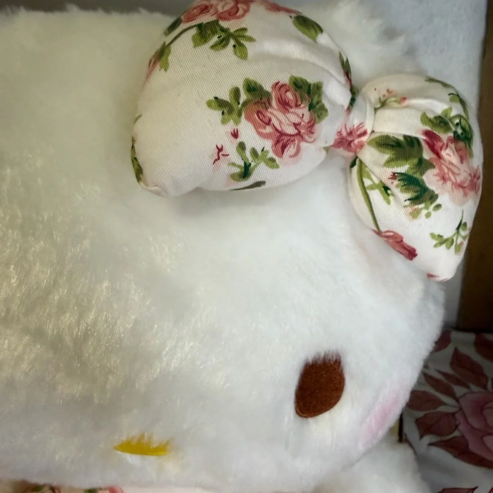 Hello Kitty Floral Plush with Pink Accents - Picture 4 of 5